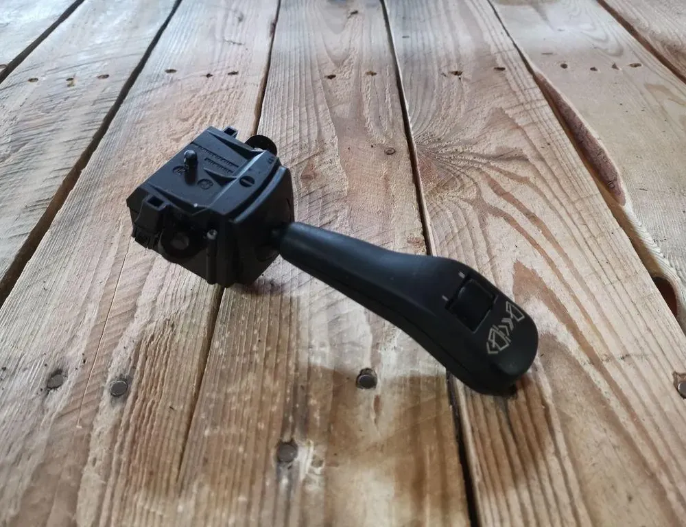 BMW X3 E83 (2003-2010) Ovládanie stieračov 8363669 33870808