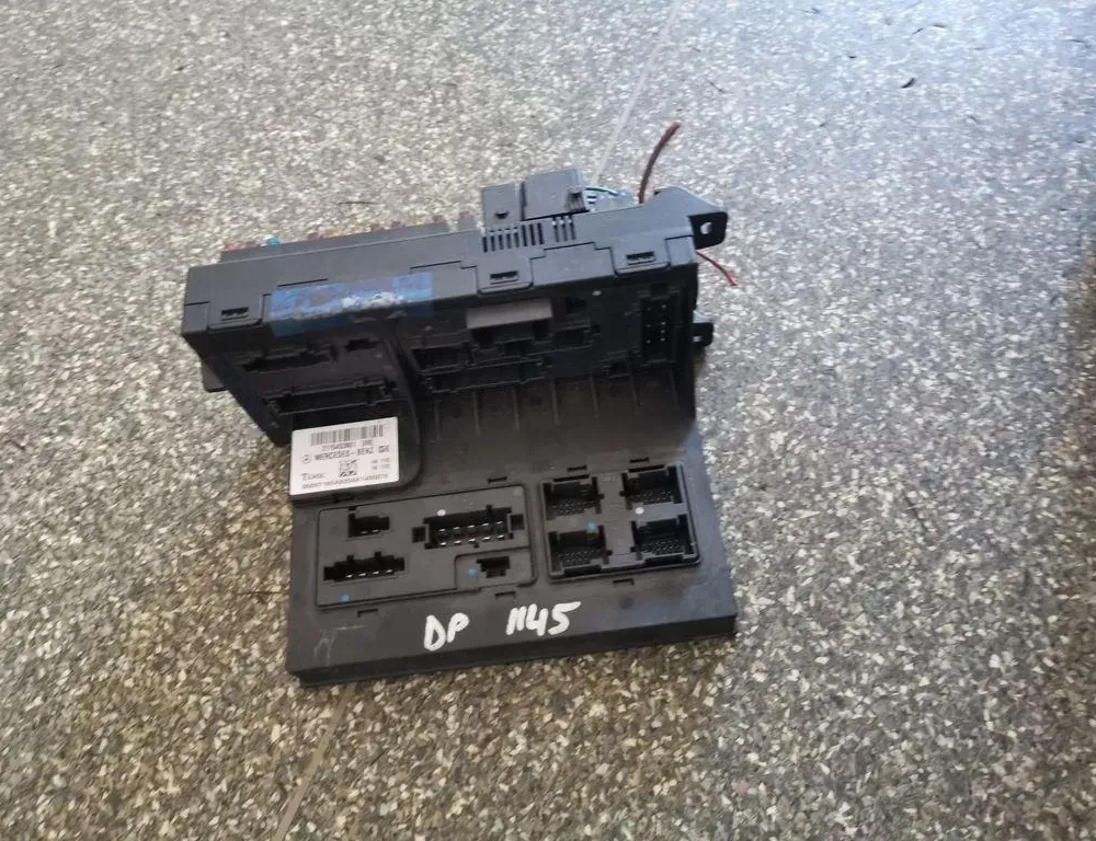 MERCEDES-BENZ E-Class W211/S211 (2002-2009) Fuse box 2115453901 33871710