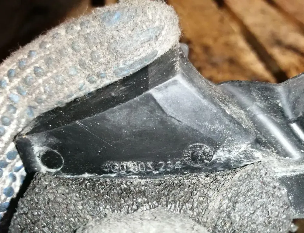 AUDI A6 C8/4K (2018-2024) Front Right Fender Holder 4G0805234 33875898