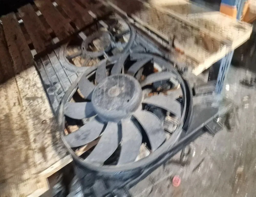 VOLKSWAGEN Caddy 3 generation (2004-2015) Motorový chladiaci ventilátor Radiátor 1K0121207 33876689