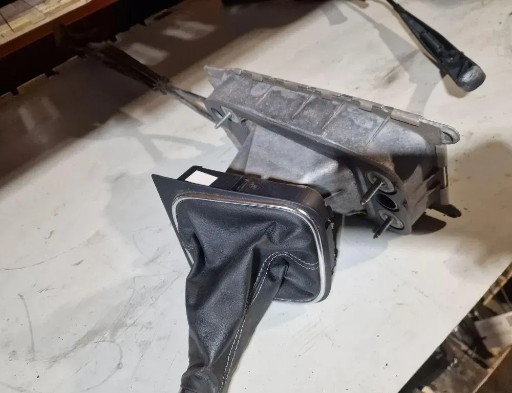 VOLKSWAGEN Scirocco 3 generation (2008-2020) Mechanizmus radenia prevodových rýchlostí 1K0711113CG 33877356