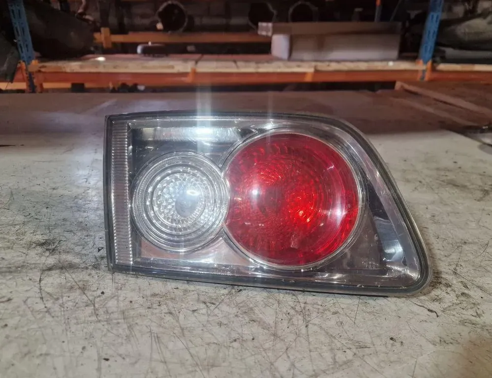 MAZDA 6 GG (2002-2007) Pravé zadné svetlo na kufri 33882599