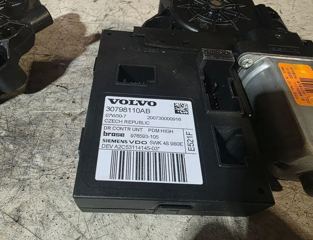 VOLVO S40 2 generation (2004-2012) Front Left Door Window Regulator Motor 30798110AB 33885397
