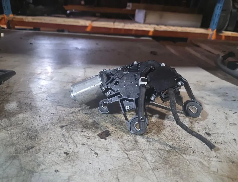 VOLKSWAGEN Polo 4 generation (2001-2009) Motor stierača zadného okna 6Q6955711C 33885699