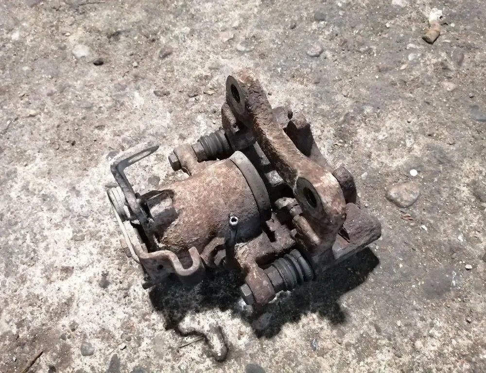 CITROËN C4 Picasso 1 generation (2006-2013) Супорт тормозов задний левый 33885973