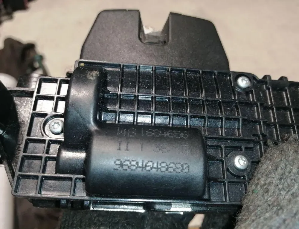 PEUGEOT 2008 2 generation (2019-2023) Замок крышки багажника 9151487499 33886941