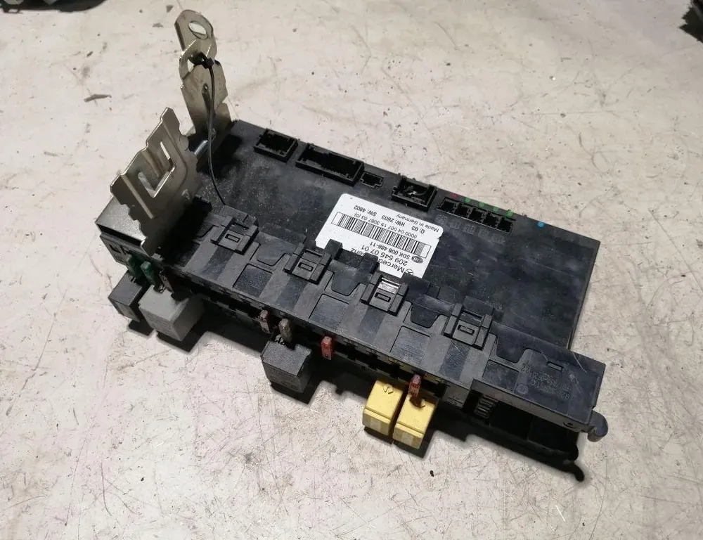 MERCEDES-BENZ C-Class W203/S203/CL203 (2000-2008) Fuse box 2095450701 33887309
