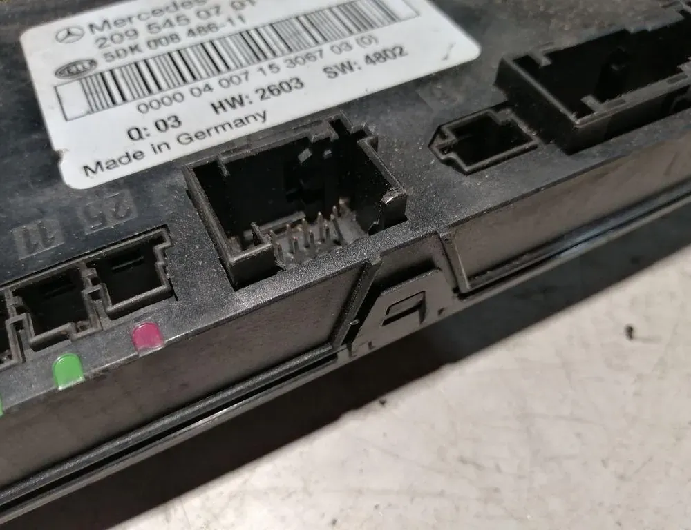 MERCEDES-BENZ C-Class W203/S203/CL203 (2000-2008) Fuse box 2095450701 33887309