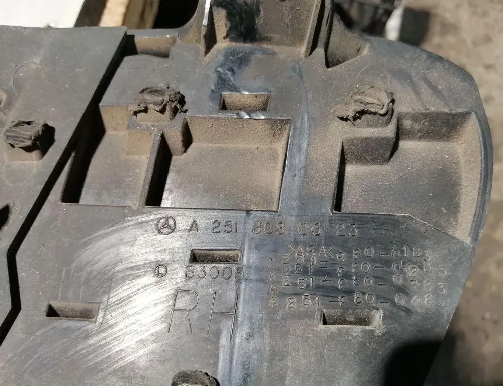 MERCEDES-BENZ R-Class W251 (2005-2017) Predný horný mriežka A2518880223,A2518880623 33887911