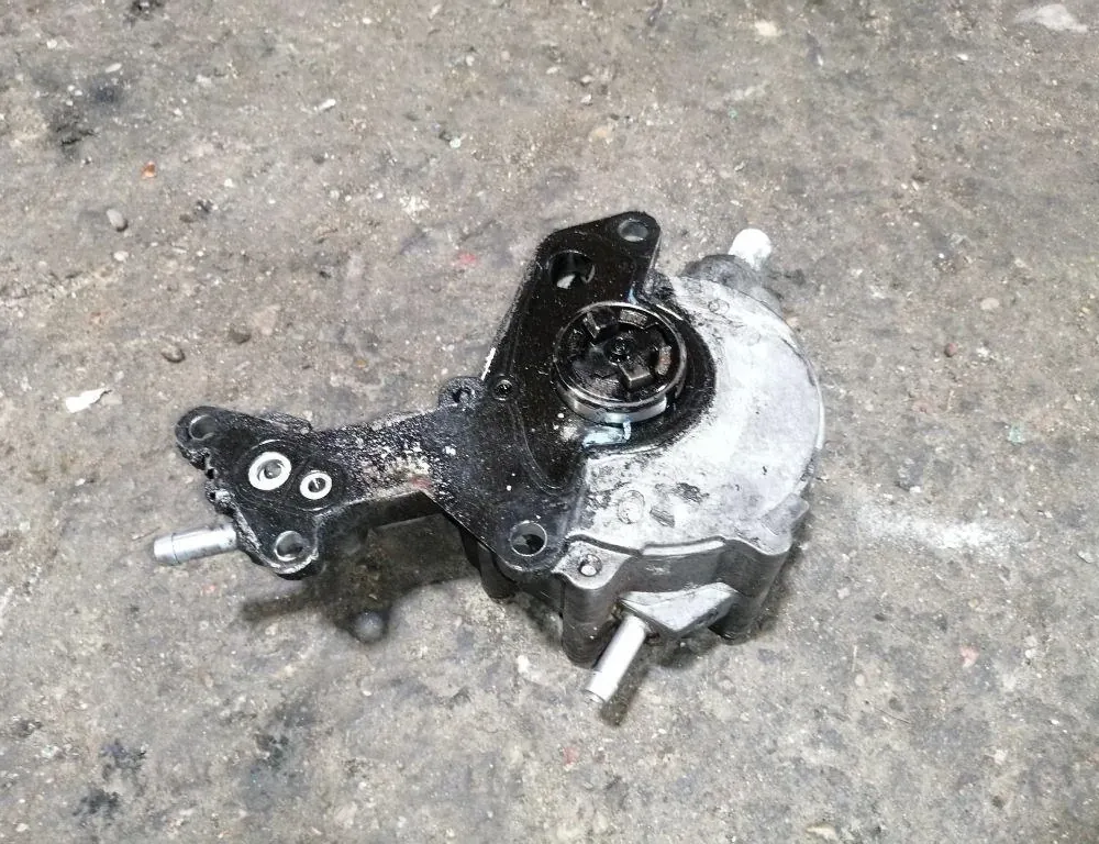 VOLKSWAGEN Caddy 3 generation (2004-2015) Топливный насос 038145209M 33976872