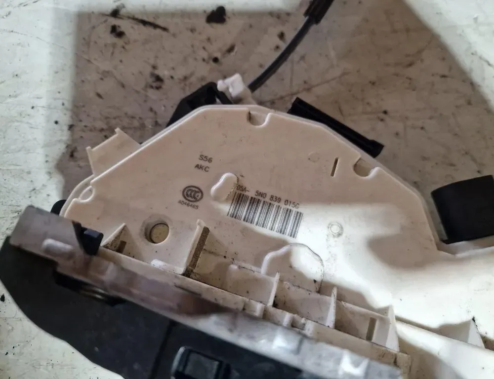 SKODA Superb 1 generation (2001-2008) Замок задней правой двери 5N0839015G 34019436