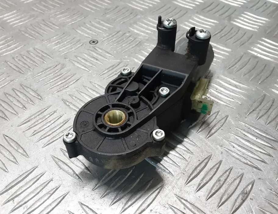 MERCEDES-BENZ R-Class W251 (2005-2017) Motor ovládania ľavého predného sedadla 0390203211 28418794