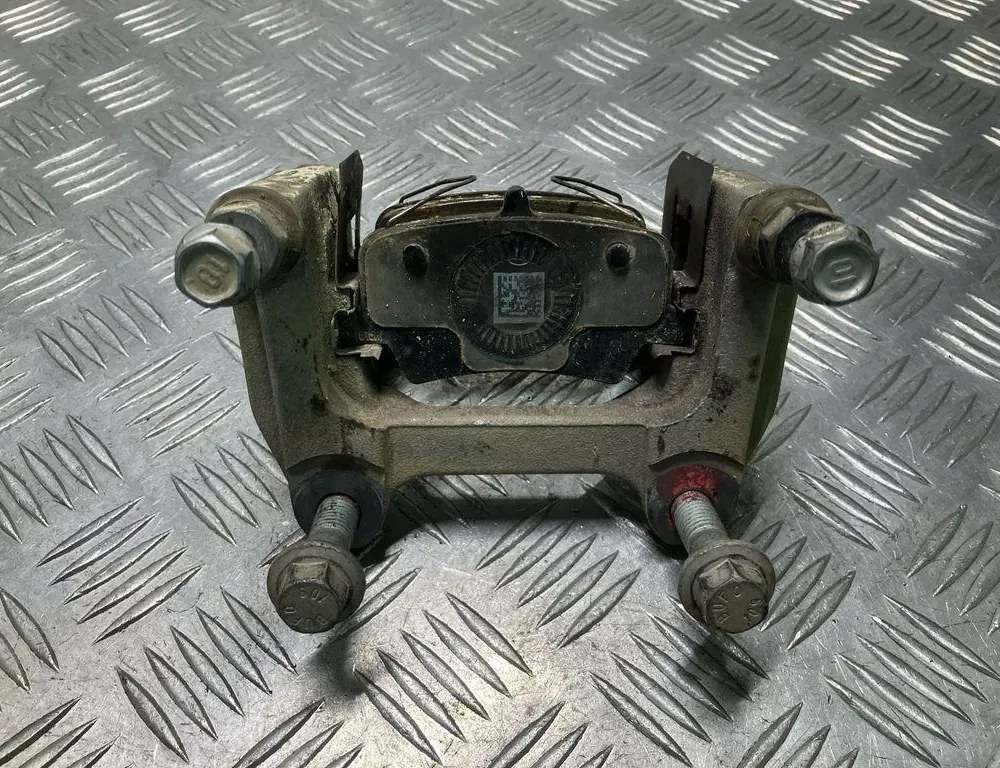 VOLVO XC40 1 generation (2017-2024) Оковки тормозных колодок 31471180 33362166