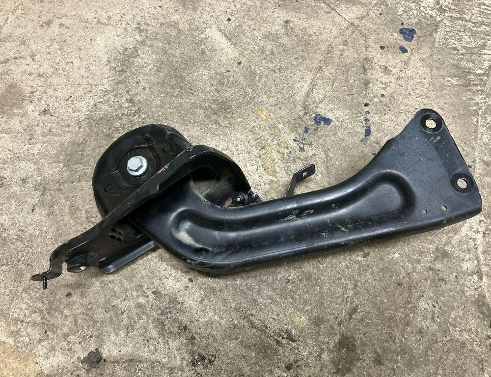 VOLVO XC40 1 generation (2017-2024) Рычаг задний левый 8891254901,32333013 33363135