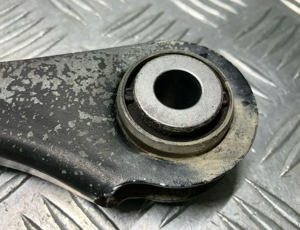 VOLVO XC40 1 generation (2017-2024) Задняя левая Н-образная вилка 33363471