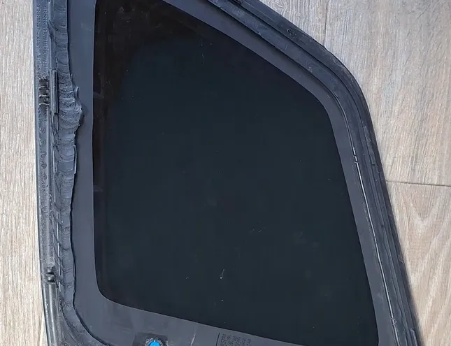 SKODA Karoq 1 generation (2017-2024) Ľavé zadné dvere okno 57A845297 33494057