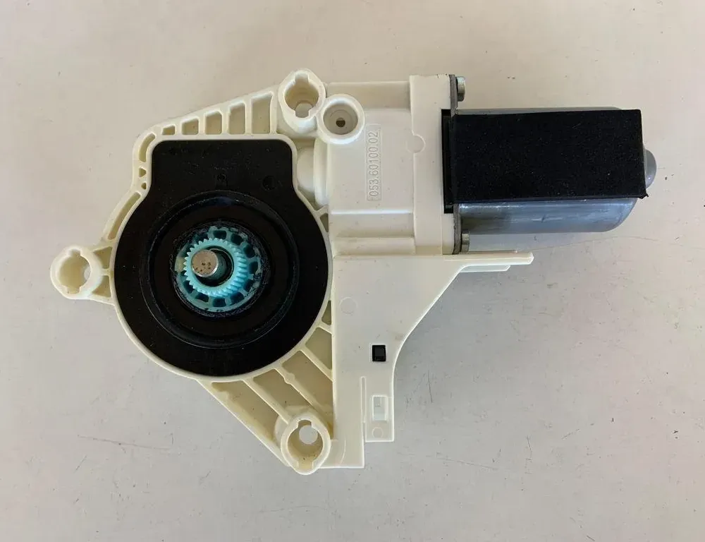 AUDI A5 8T (2007-2016) Маторчик стеклоподъемника передней левой двери 8T0959801B 33769953