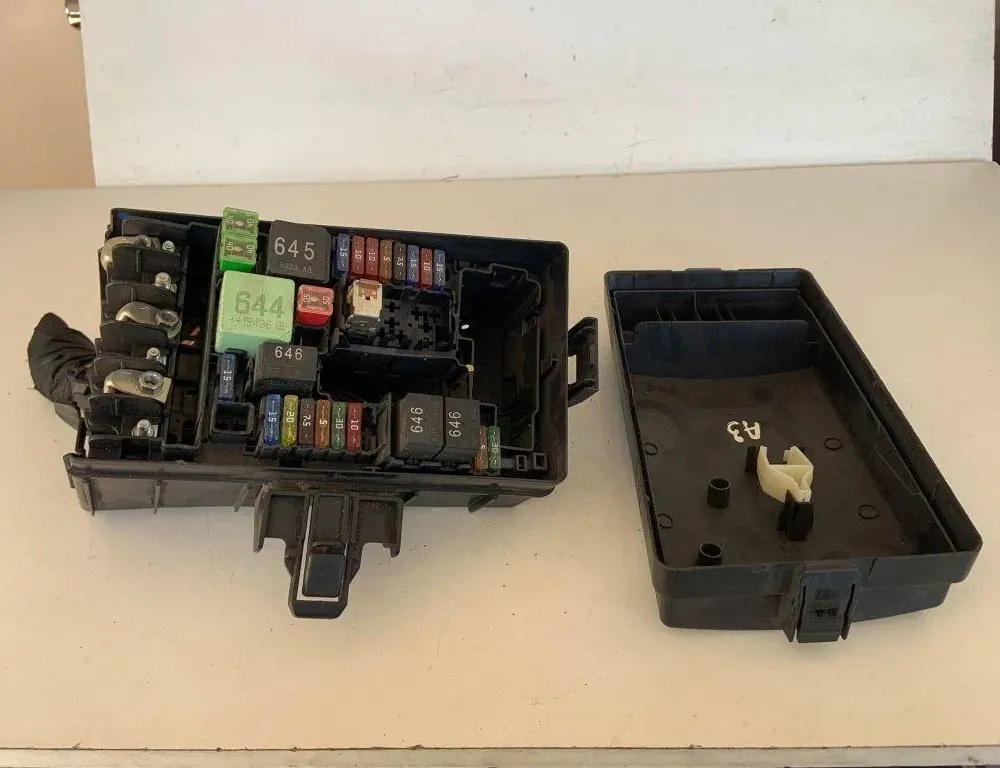 AUDI A3 8V (2012-2020) Poistková skrinka 5Q0907361C,5Q0937132A 33771588