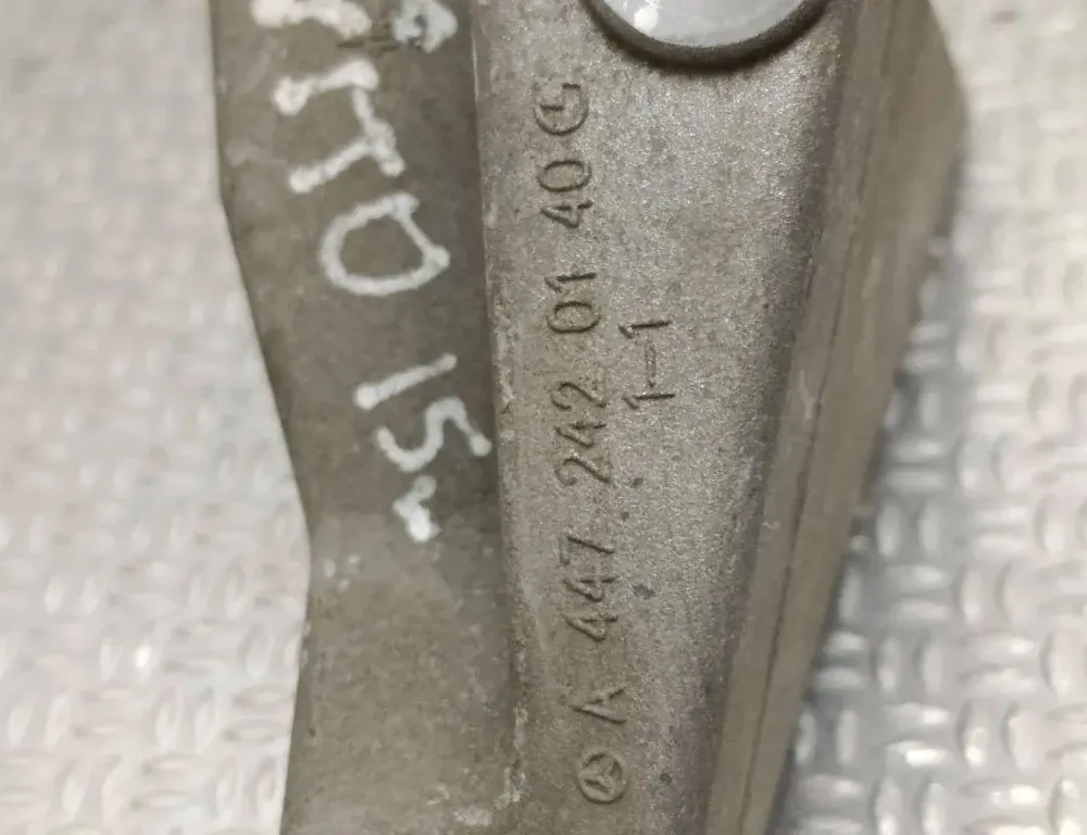 MERCEDES-BENZ X-Class 1 generation (2017-2020) Rear engine bracket A4472420140 33254750