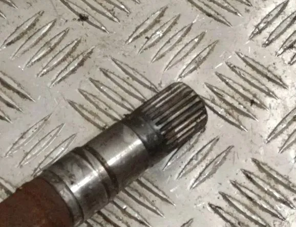 FIAT Doblo 2 generation (2009-2024) Pravý predný hnací hriadeľ 33255481