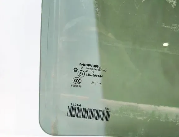 CHRYSLER Pacifica 2 generation (RU) (2016-2023) Стекло раздвижной двери справа 942AA 33266212