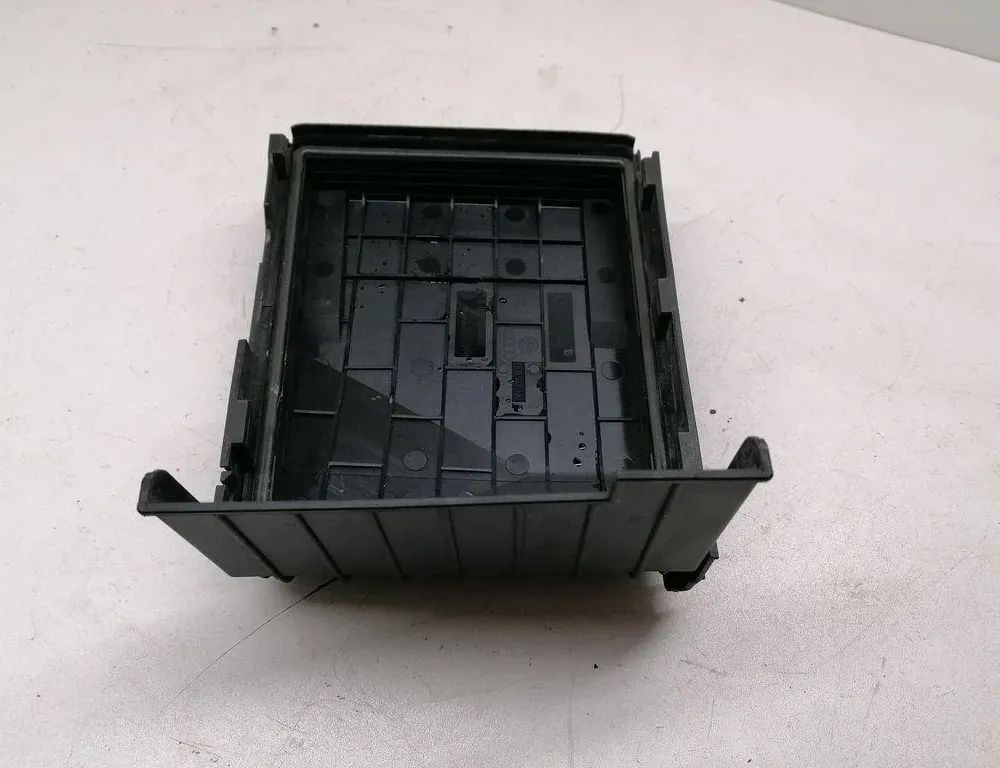 VOLKSWAGEN Golf 6 generation (2008-2015) Kryt poistkovej skrinky 017180061,014189871,1K0937132 34249001