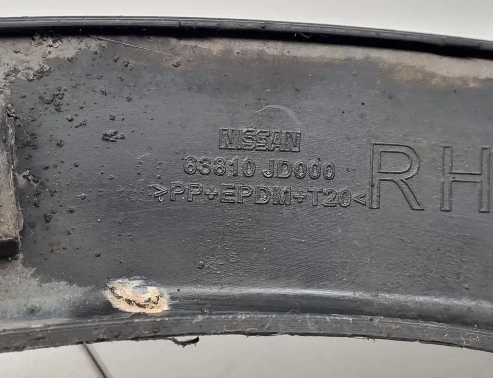 NISSAN Qashqai 1 generation (2007-2014) Pravé predné blatníkové lemovanie 63810JD000 34229509