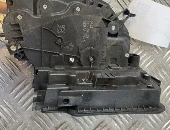 BMW 5 Series G30/G31 (2016-2023) Zámok ľavých zadných dverí 7477697 31585807