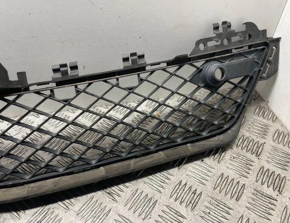 MERCEDES-BENZ C-Class W204/S204/C204 (2004-2015) Front Bumper Lower Grill A2048851324 30995331