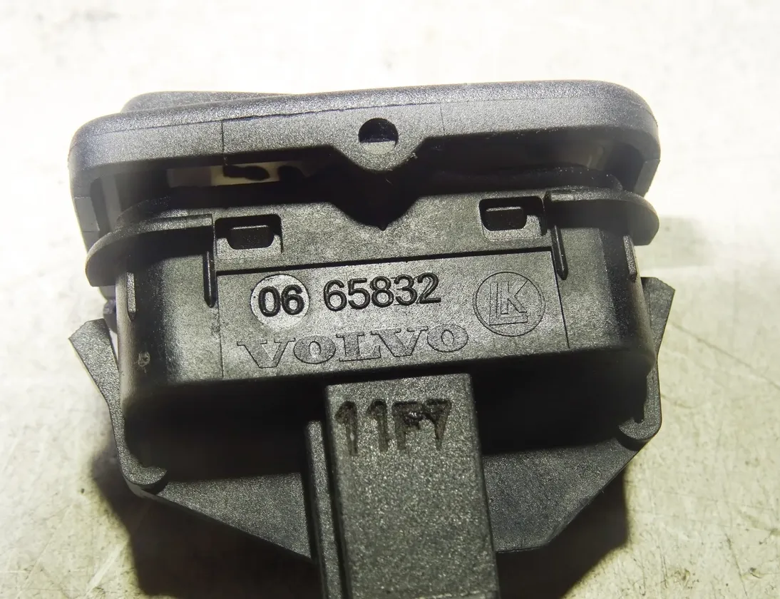 VOLVO C30 1 generation (2006-2013) Vypínače 65832 15374959