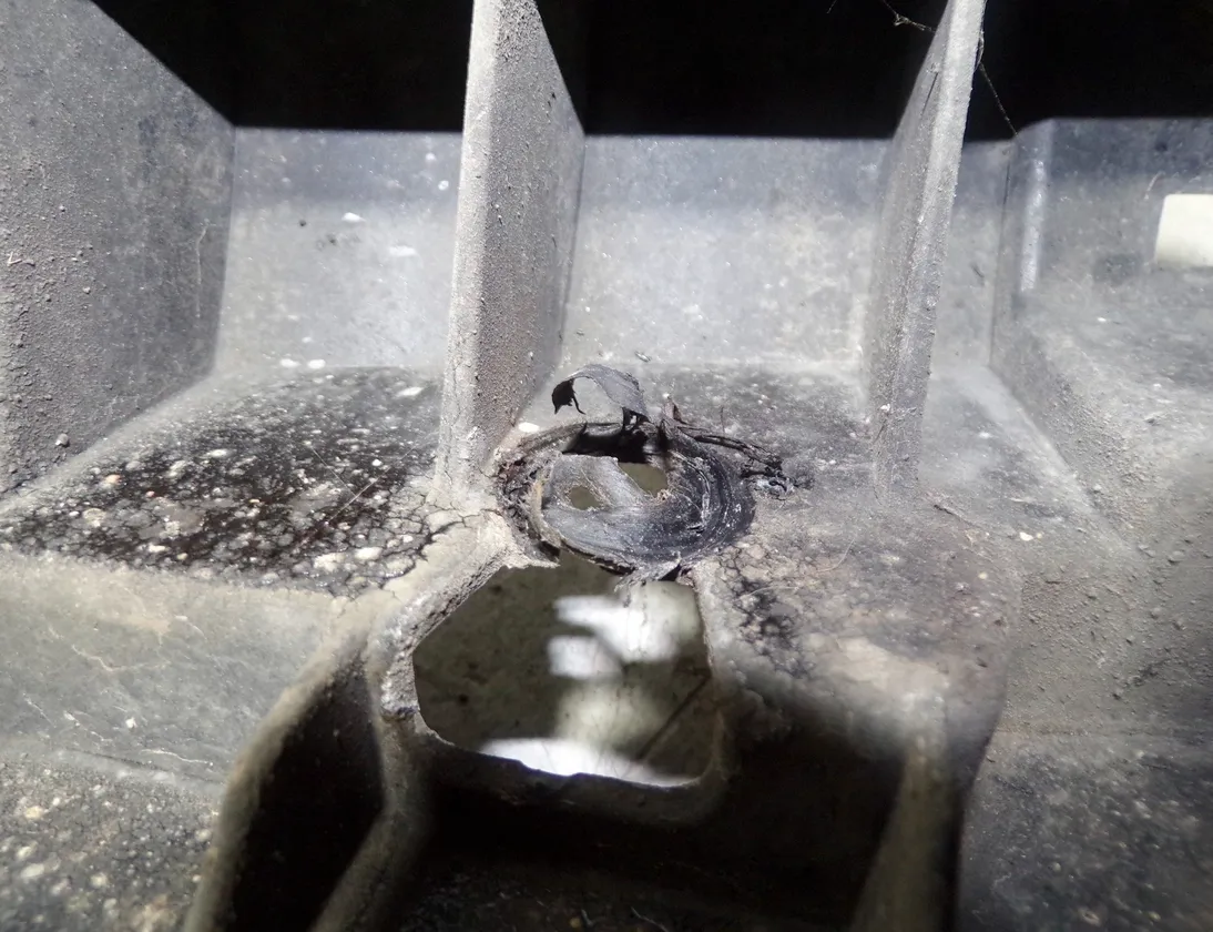 RENAULT Trafic 2 generation (2001-2015) Pravý predný držiak nárazníka 620340101R 34205543