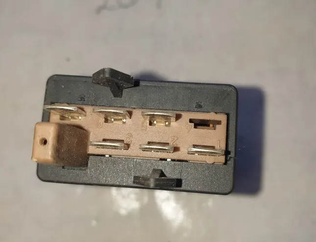 VOLKSWAGEN Passat B5 (1996-2005) Vypínač pre vyhrievanie sedadiel 3b0963564a 24674980