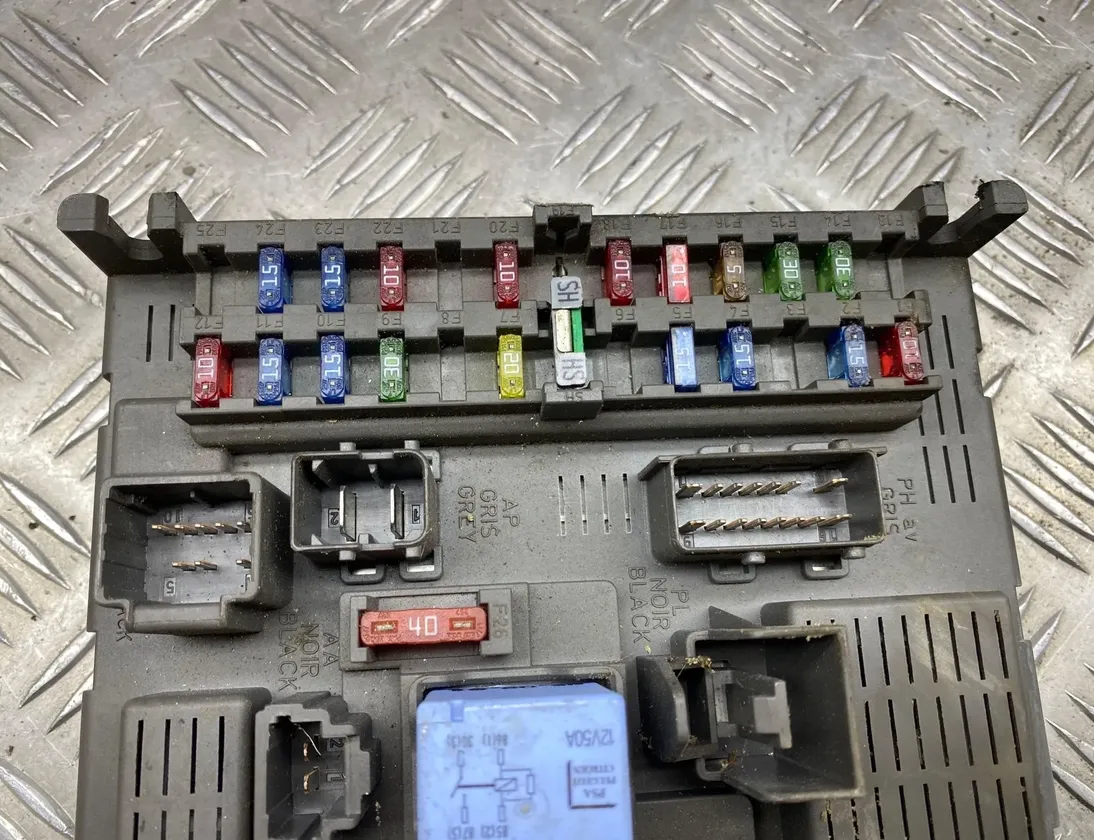 CITROËN C5 1 generation (2001-2008) Poistková skrinka 9646226880 29013916