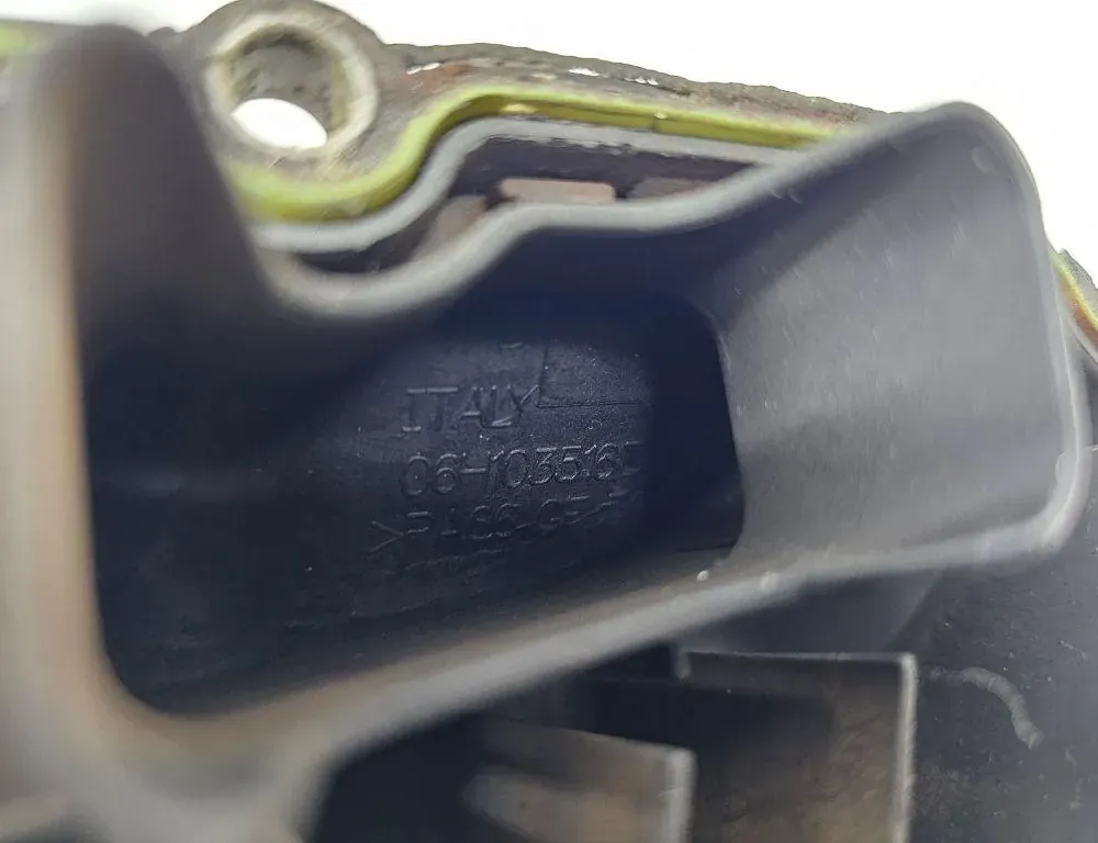 VOLKSWAGEN Passat B7 (2010-2015) Doplnkové vnútorné časti motora. 06H103516D 33955957