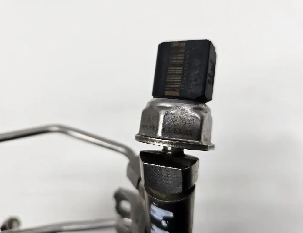 BMW X6 E71/E72 (2008-2012) Palivová lišta 7547600,170816389165,7537319 33955577