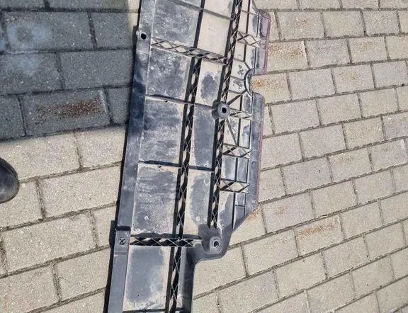 RENAULT Clio 3 generation (2005-2012) Pravý spodný kryt karosérie 748157368R 34004943