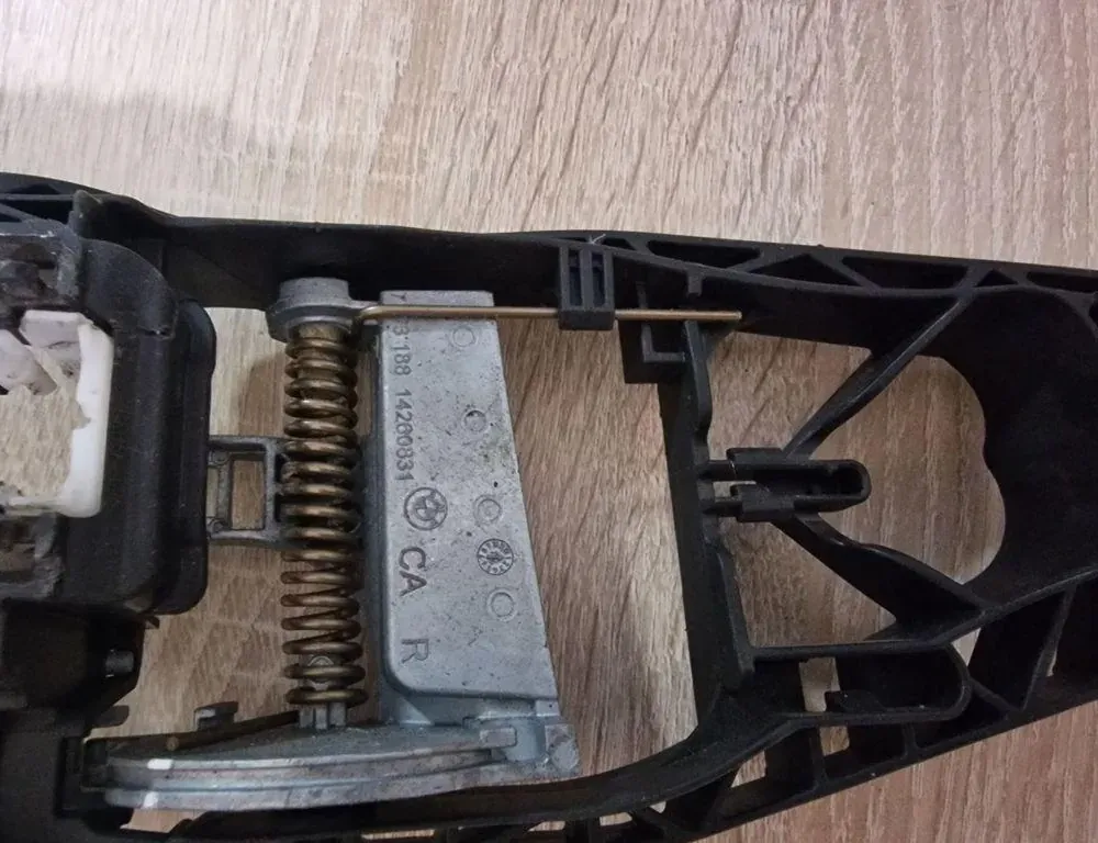 BMW X5 F15 (2013-2018) Rám vnútorného kľučky pravých zadných dverí 7381874 34030314