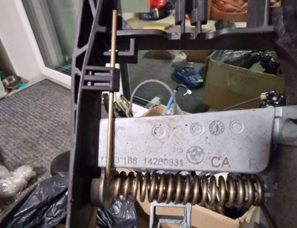 BMW X5 F15 (2013-2018) Rám vnútorného kľučky pravých zadných dverí 7381874 34030314