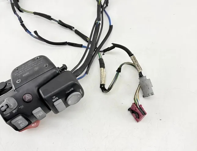 BMW K Левая боковая ручка 8200130001,2305719 33724327