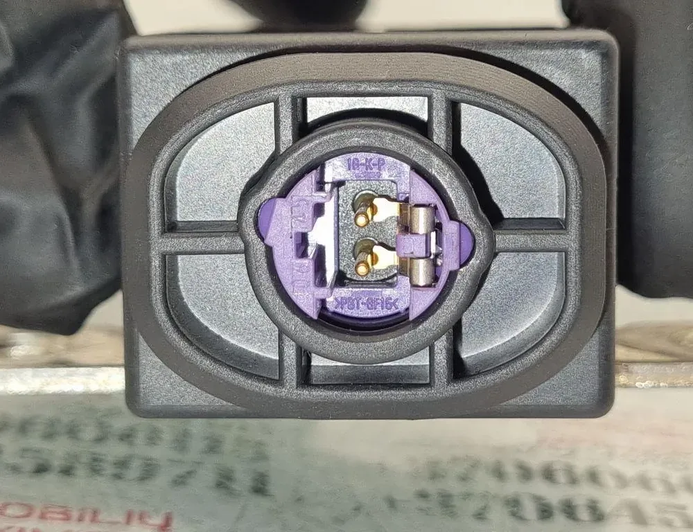 AUDI A8 D3/4E (2002-2010) Предохранитель батареи 4F0915519 33902886