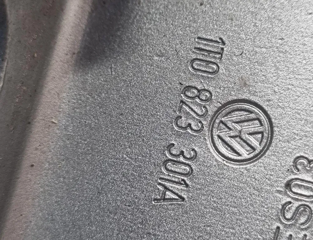 VOLKSWAGEN Touran 1 generation (2003-2015) Петля капота передняя правая 1T0823302A,1T0823301A 33904292