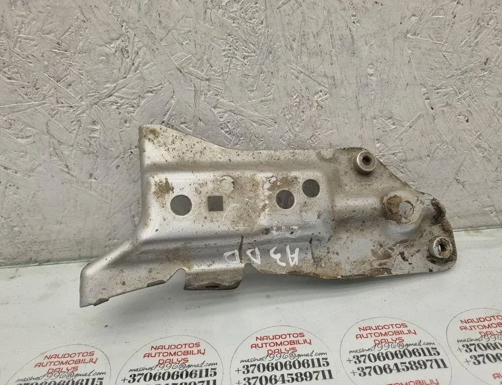 AUDI A3 8P (2003-2013) Predný pravý držiak blatníka 8P0821136 33904558