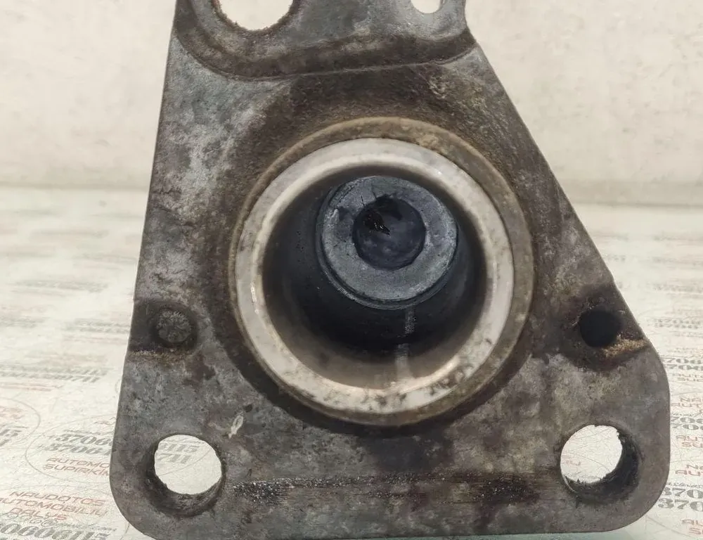 AUDI A4 B7/8E (2004-2008) Отбойник передний правый 8E0807134B 33905801