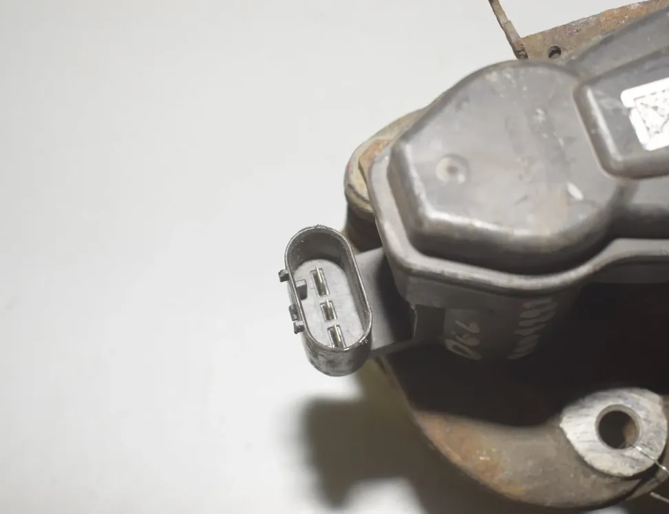 BMW 5 Series F10/F11 (2009-2017) задний правый суппорт 6793048,34216793048 16436042