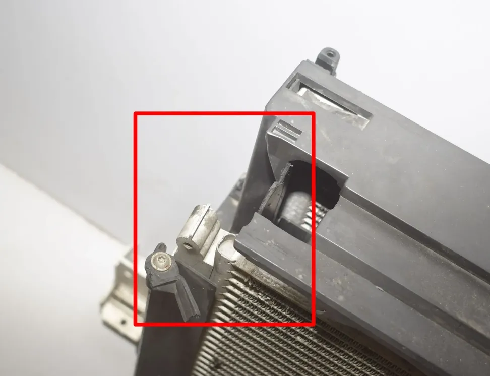 BMW 5 Series F10/F11 (2009-2017) Chladiace diely 17118509175,7805627,17117805627,7639071,17117639071,7804618,17117804618,7804617,17117804617,7805629,17517805629,7804619,17517804619,8509171 26341672