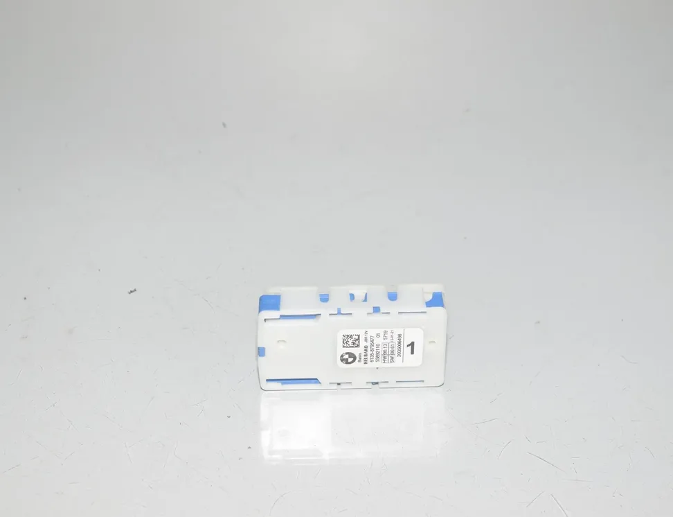 BMW 5 Series G30/G31 (2016-2023) Iné riadiace jednotky 61358795477,5A44CE0,61355A44CE0,6992956,61356992956,6839217,61356839217,9119022,61359119022,6802459,61356802459,8795477 27449950