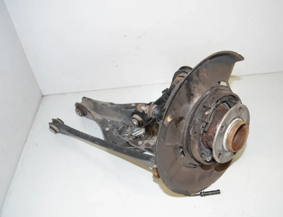 BMW 3 Series F30/F31 (2011-2020) Pravý zadný náboj kolesa 6792524,33326792524,6792525,33326792525,6884694,33326884694,6867540,33326867540,6792540,33326792540,6792544,33326792544,6792533,33326792533,6792535,33326792535,6867262,33416867262,6792369,33416792369 33387271