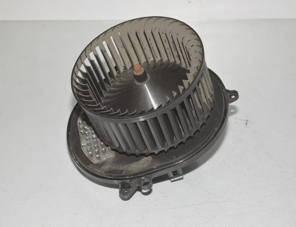 BMW 3 Series F30/F31 (2011-2020) Heater Blower Fan 9276112,64119276112,9270254,64119270254,9231742,64119231742,9350395,64119350395,9237557,64119237557 33475016