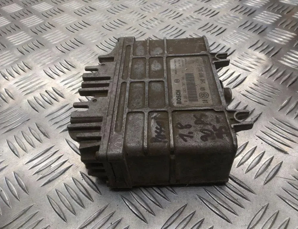 VOLKSWAGEN Golf 3 generation (1991-1998) Riadiaca jednotka motora 1H0907311P 31435722