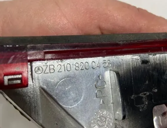 MERCEDES-BENZ E-Class W211/S211 (2002-2009) Фонарь задней крышки 2108200456 34012875